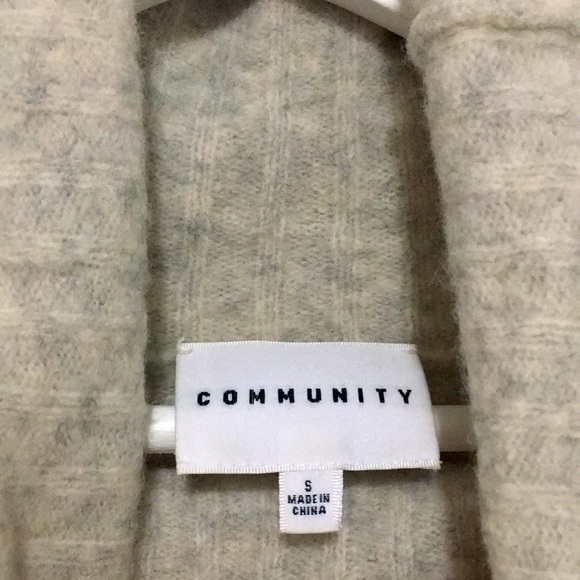Aritzia Community cozy sweater - Picture 3 of 5